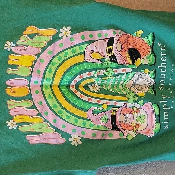 Simply Southern Lucky Gnome Tee Medium - Picture 2 of 4